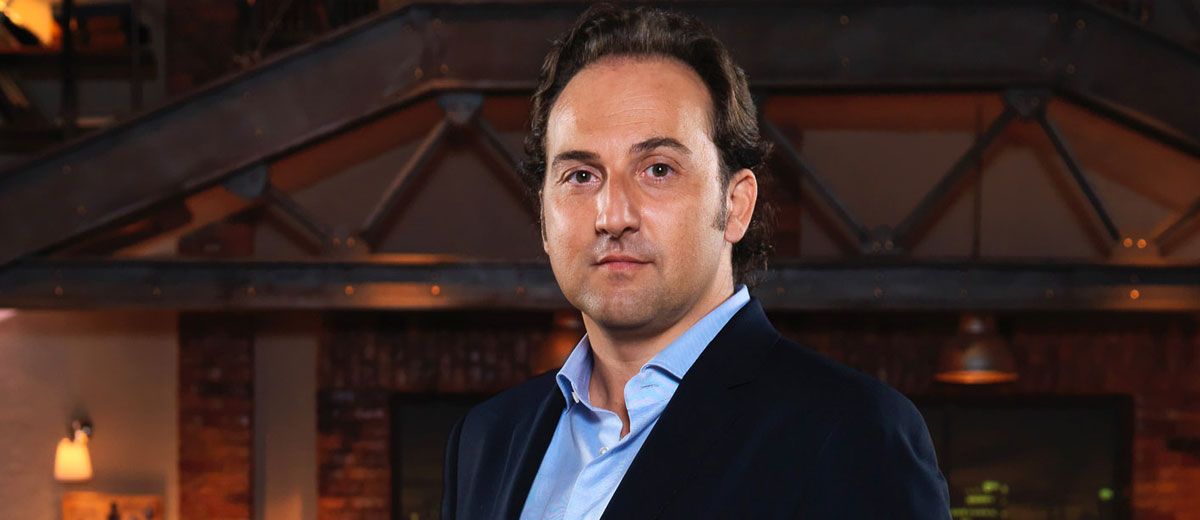 Iker Jiménez renueva con Mediaset España