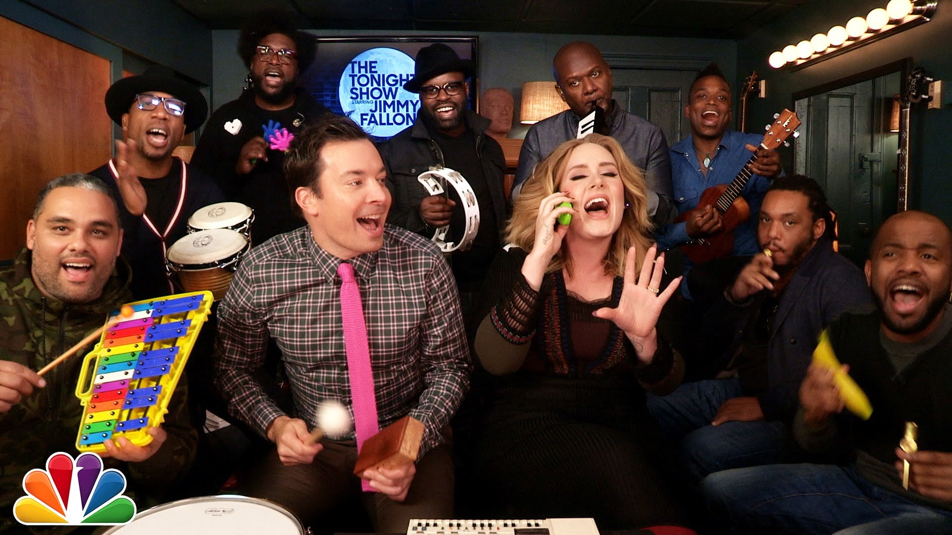Adele canta “Hello” con instrumentos infantiles en The Tonight Show de Jimmy Fallon
